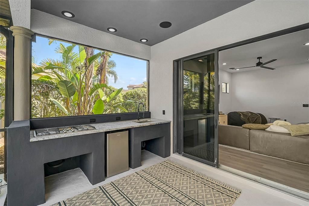 En Venta: $749,000 (4 camas, 3 baños, 2600 Pies cuadrados)