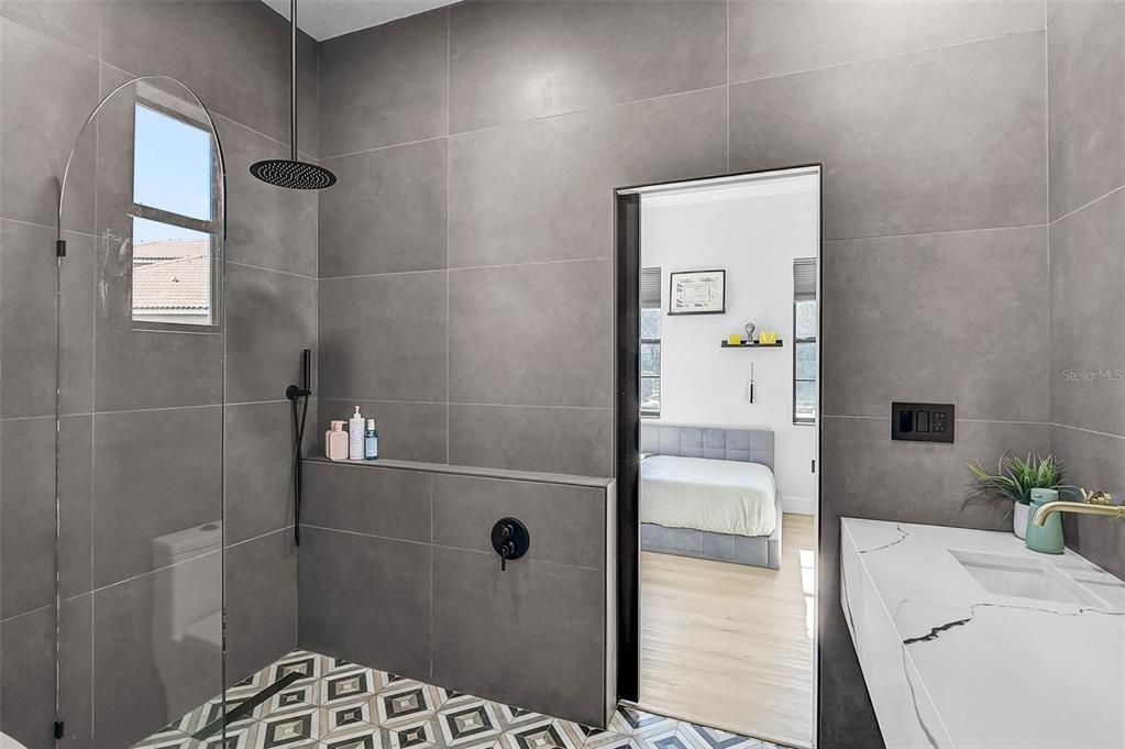 En Venta: $749,000 (4 camas, 3 baños, 2600 Pies cuadrados)