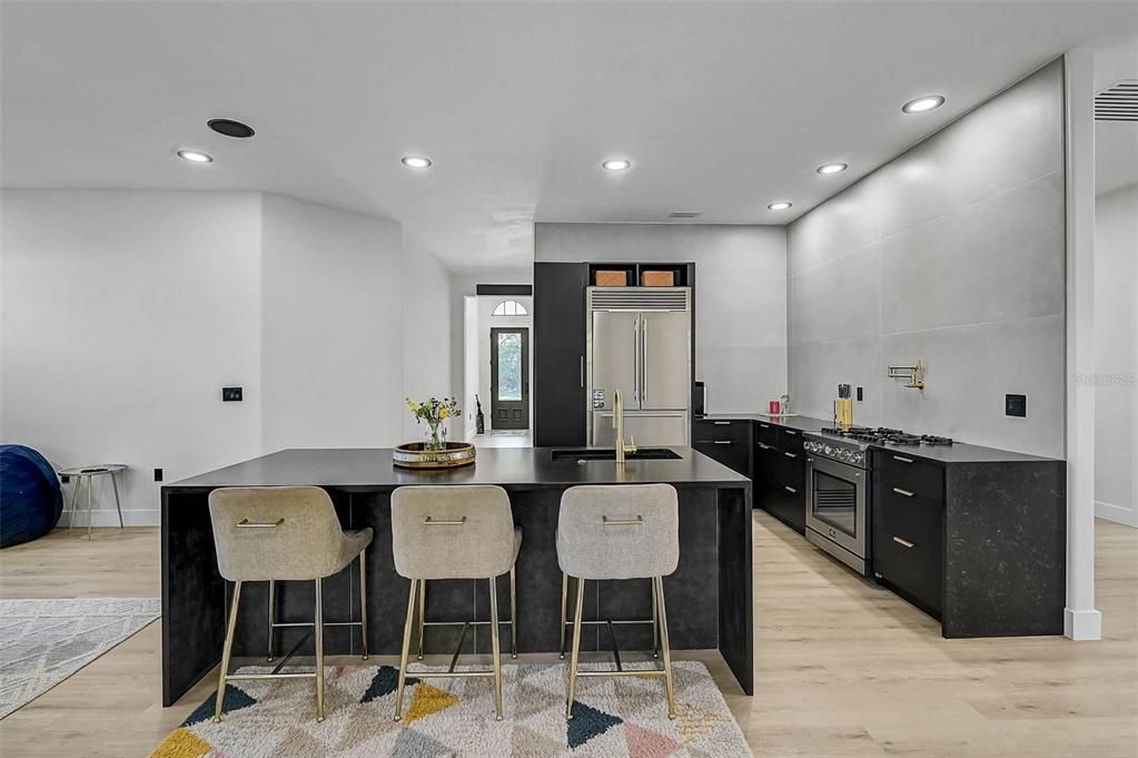 En Venta: $749,000 (4 camas, 3 baños, 2600 Pies cuadrados)