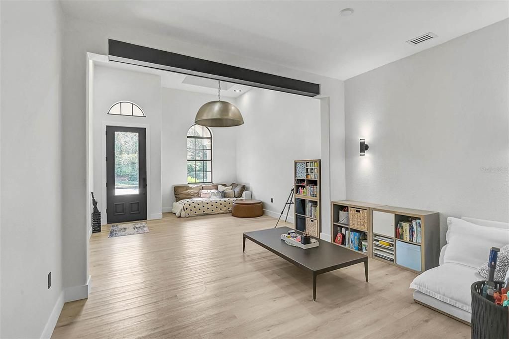 En Venta: $749,000 (4 camas, 3 baños, 2600 Pies cuadrados)