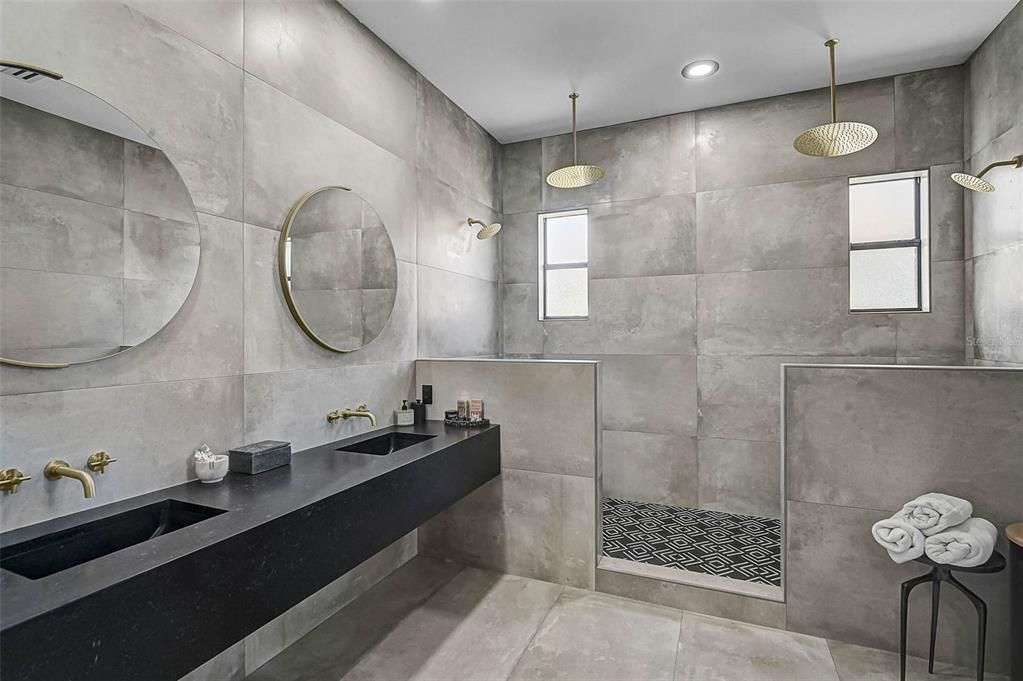 En Venta: $749,000 (4 camas, 3 baños, 2600 Pies cuadrados)