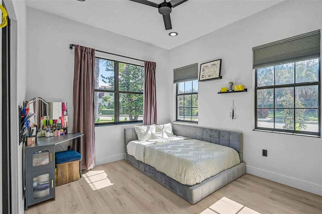 En Venta: $749,000 (4 camas, 3 baños, 2600 Pies cuadrados)