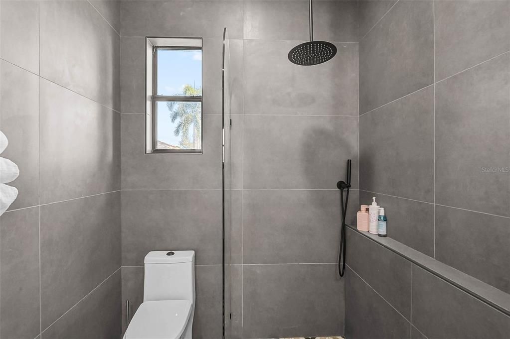 En Venta: $749,000 (4 camas, 3 baños, 2600 Pies cuadrados)