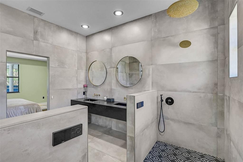 En Venta: $749,000 (4 camas, 3 baños, 2600 Pies cuadrados)