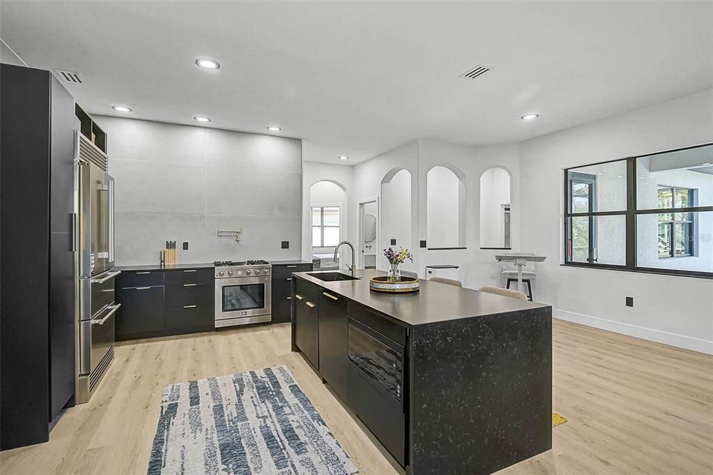 En Venta: $749,000 (4 camas, 3 baños, 2600 Pies cuadrados)