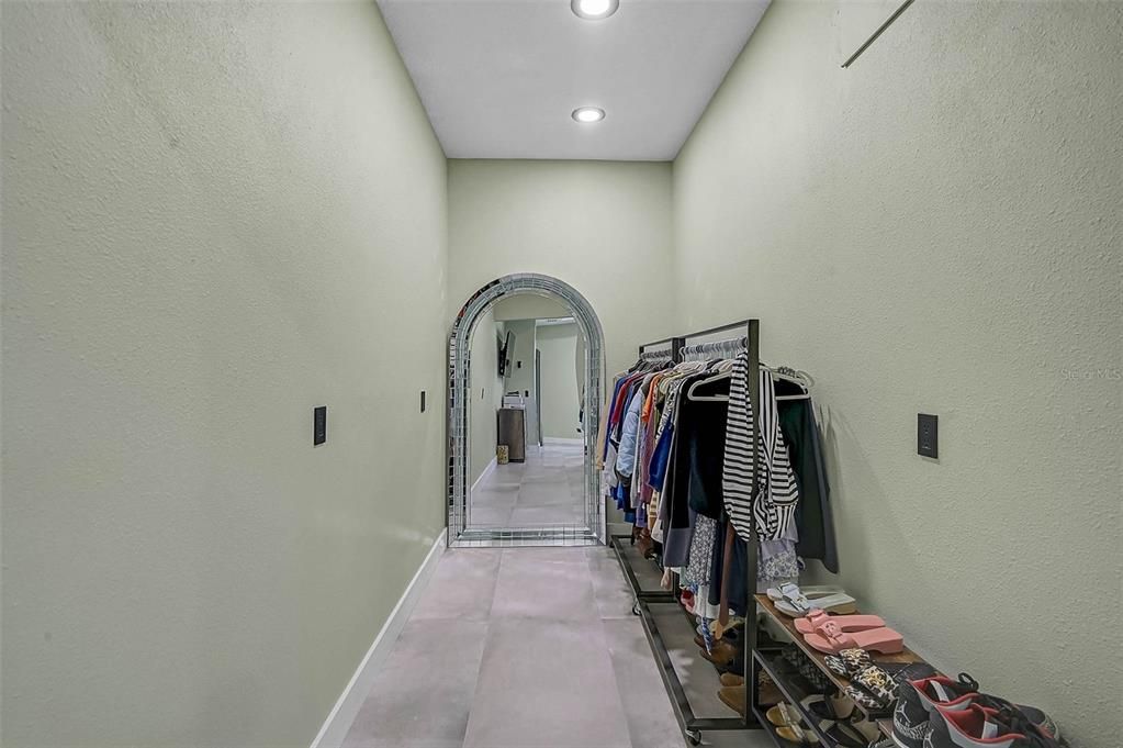 En Venta: $749,000 (4 camas, 3 baños, 2600 Pies cuadrados)