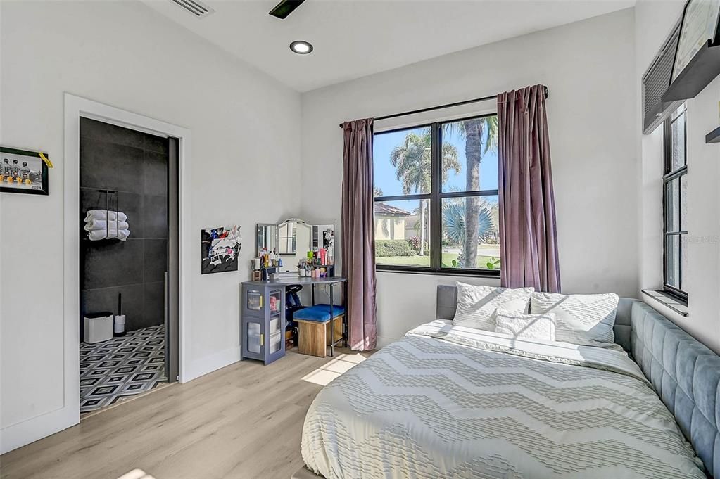 En Venta: $749,000 (4 camas, 3 baños, 2600 Pies cuadrados)