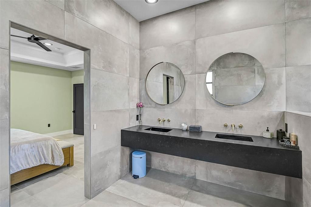 En Venta: $749,000 (4 camas, 3 baños, 2600 Pies cuadrados)