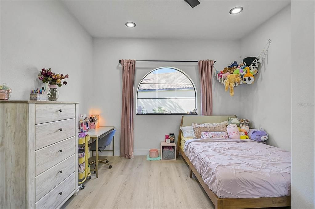 En Venta: $749,000 (4 camas, 3 baños, 2600 Pies cuadrados)