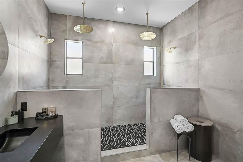 En Venta: $749,000 (4 camas, 3 baños, 2600 Pies cuadrados)