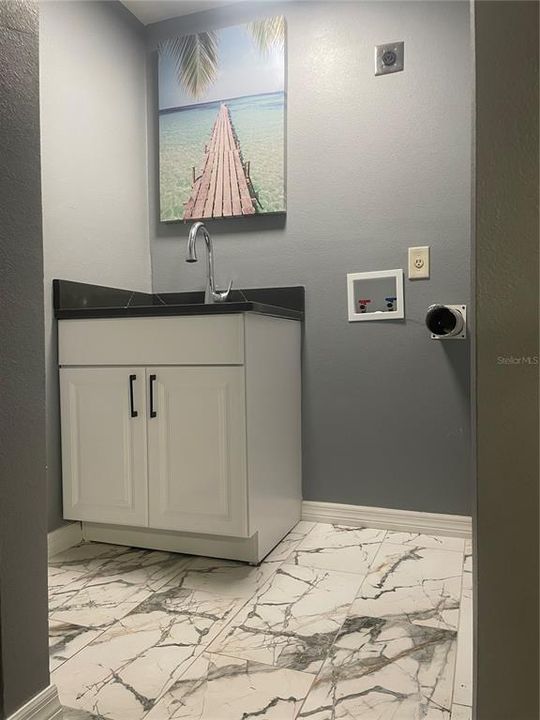 For Sale: $354,999 (3 beds, 1 baths, 1252 Square Feet)