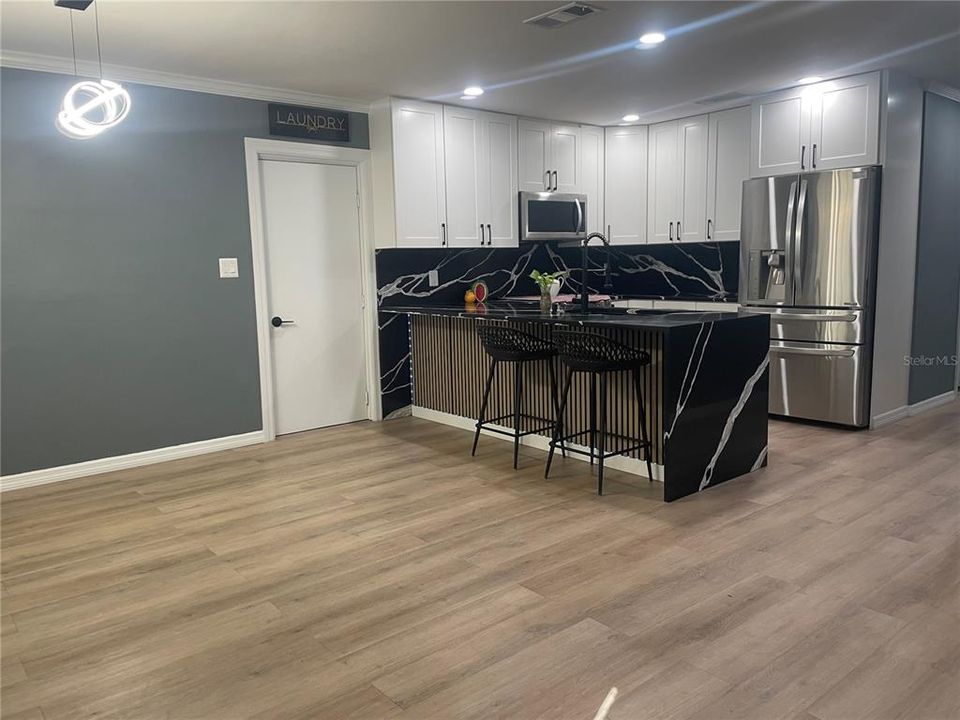 For Sale: $354,999 (3 beds, 1 baths, 1252 Square Feet)