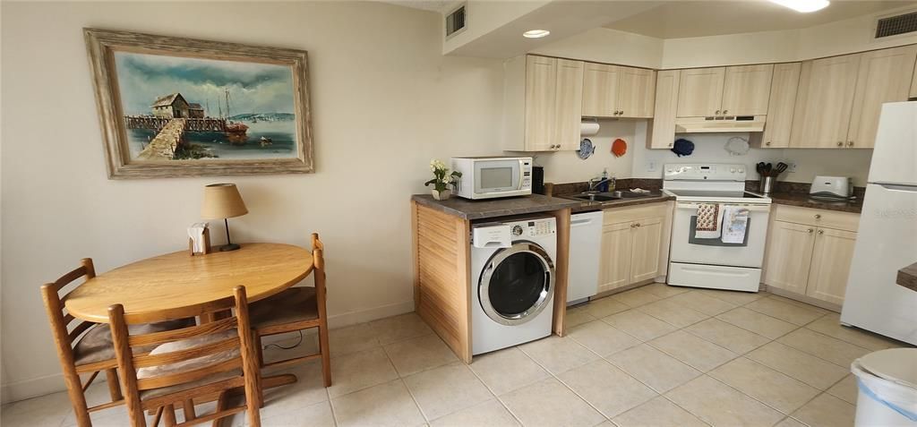 出租: $3,500 (2 贝兹, 2 浴室, 830 平方英尺)