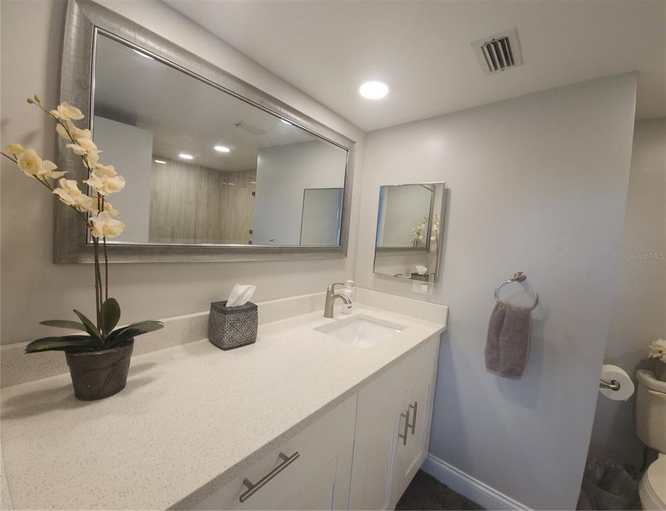 出租: $3,500 (2 贝兹, 2 浴室, 830 平方英尺)