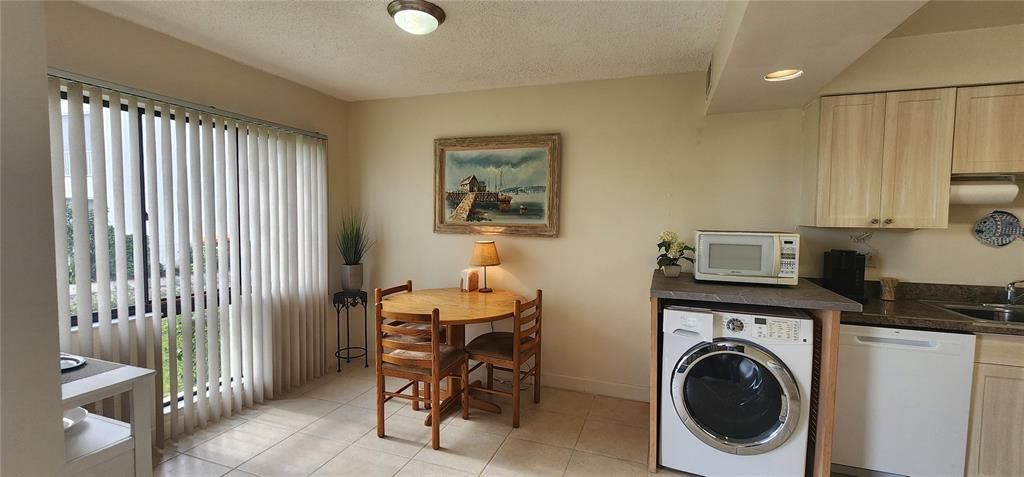 出租: $3,500 (2 贝兹, 2 浴室, 830 平方英尺)