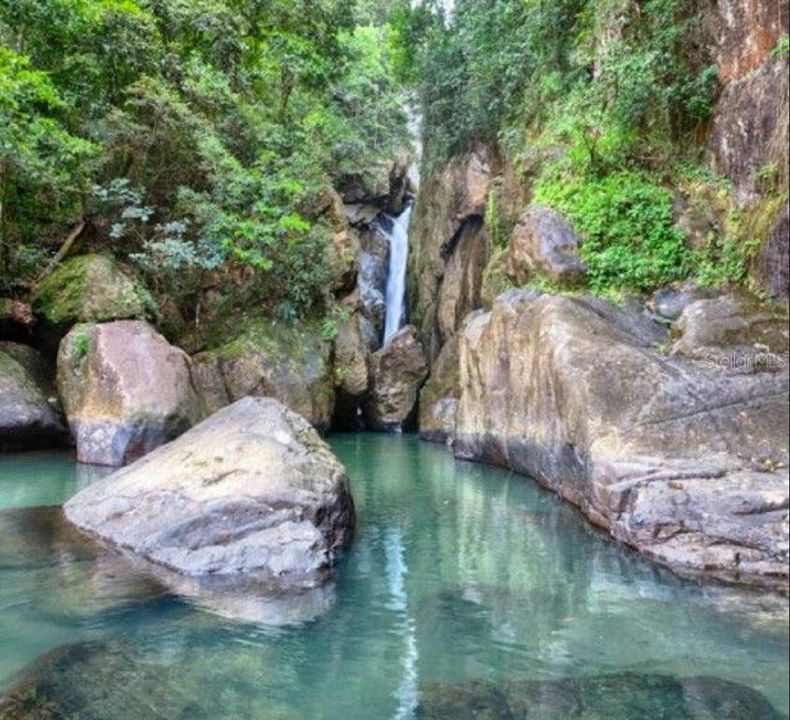 For Sale: $699,000 (4 beds, 3 baths, 2085 Square Feet)