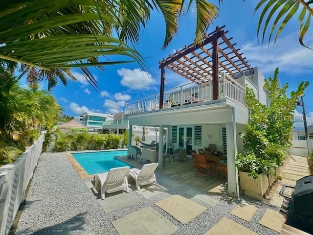 For Sale: $699,000 (4 beds, 3 baths, 2085 Square Feet)