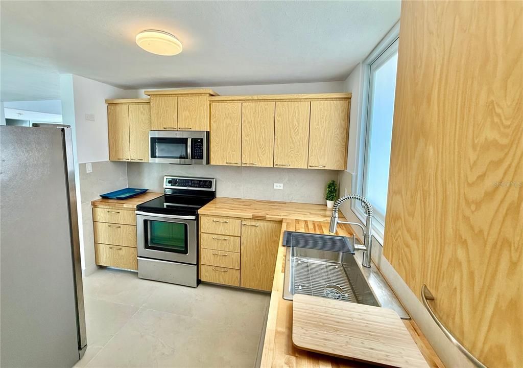 For Sale: $699,000 (4 beds, 3 baths, 2085 Square Feet)