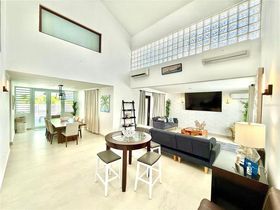 For Sale: $699,000 (4 beds, 3 baths, 2085 Square Feet)