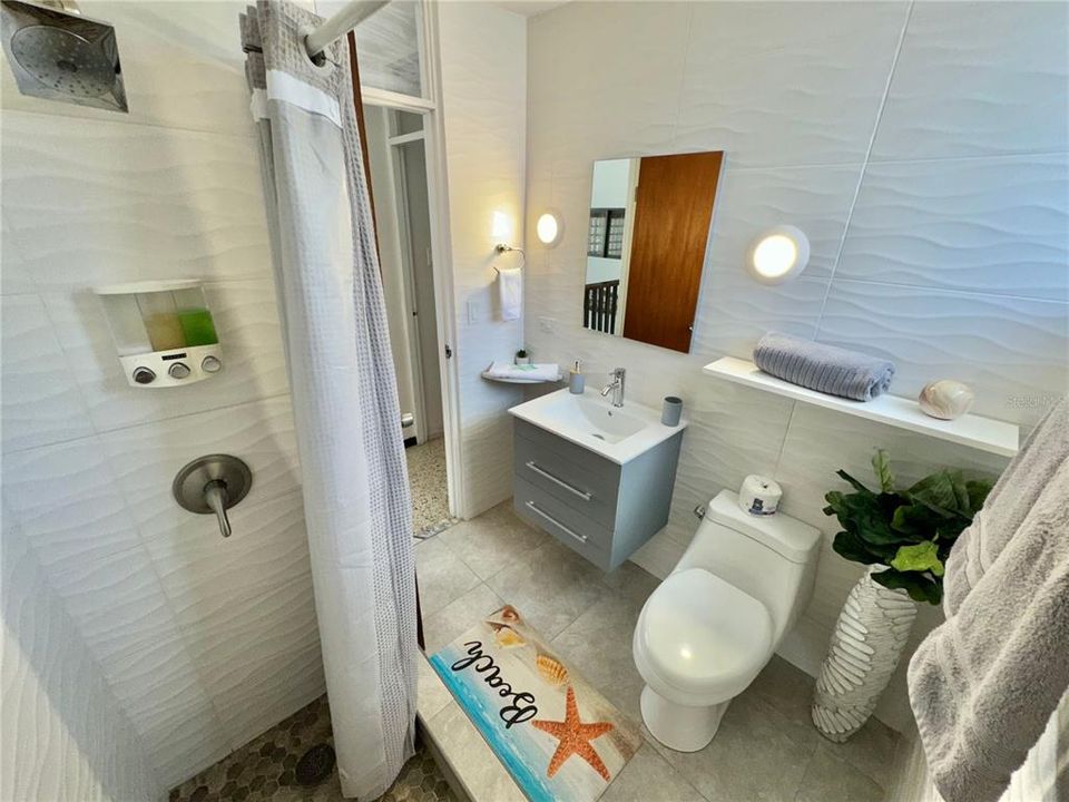 For Sale: $699,000 (4 beds, 3 baths, 2085 Square Feet)