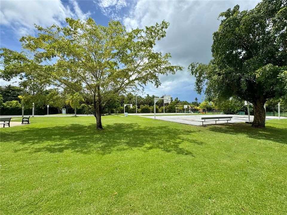 For Sale: $699,000 (4 beds, 3 baths, 2085 Square Feet)