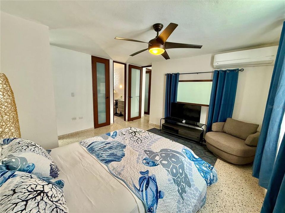 For Sale: $699,000 (4 beds, 3 baths, 2085 Square Feet)