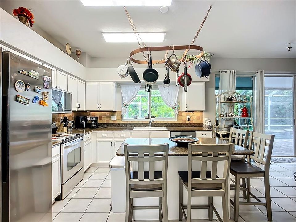 出租: $3,200 (4 贝兹, 3 浴室, 3855 平方英尺)