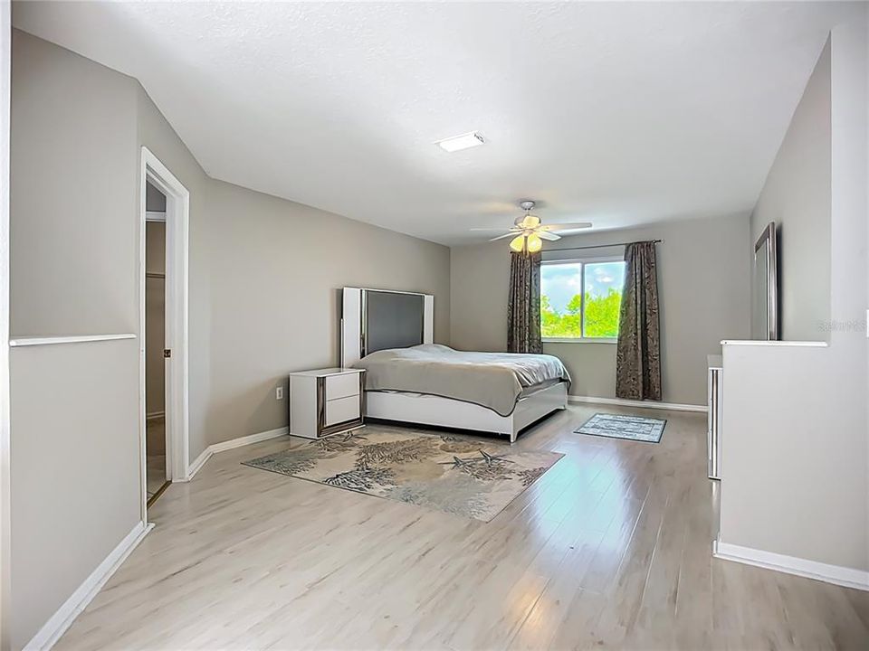 出租: $3,200 (4 贝兹, 3 浴室, 3855 平方英尺)