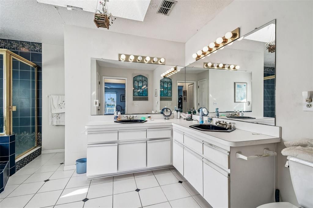 На продажу: $575,000 (5 спален, 3 ванн, 3392 Квадратных фут)