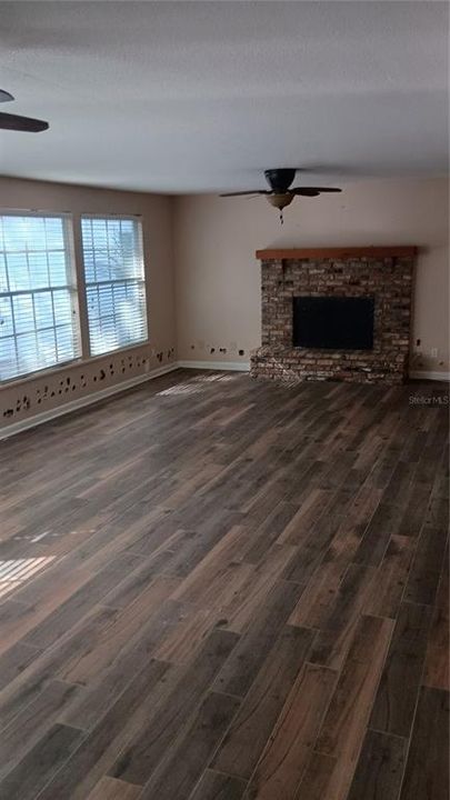 На продажу: $730,000 (0.21 acres)