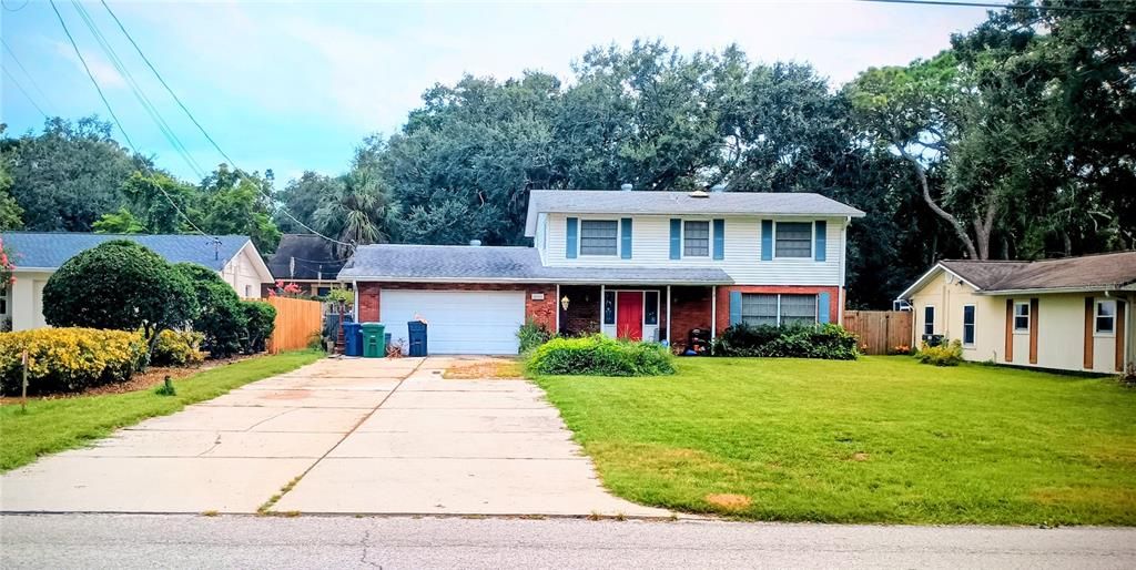 На продажу: $730,000 (0.21 acres)