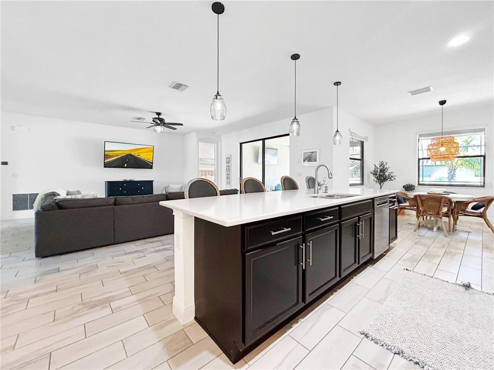 待售: $710,000 (4 贝兹, 4 浴室, 2733 平方英尺)