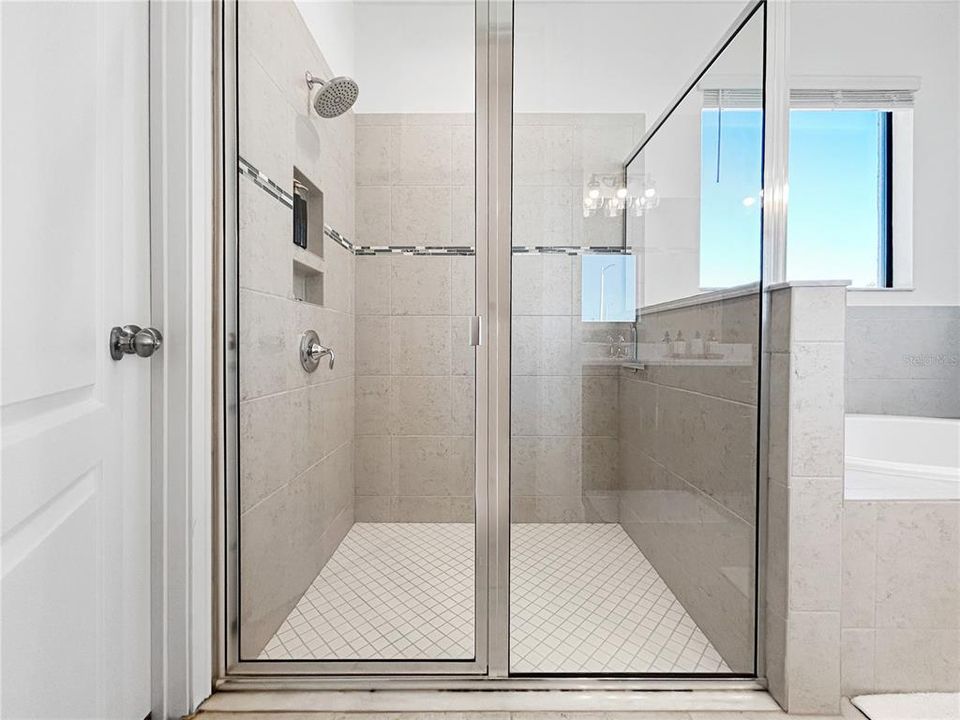 待售: $710,000 (4 贝兹, 4 浴室, 2733 平方英尺)