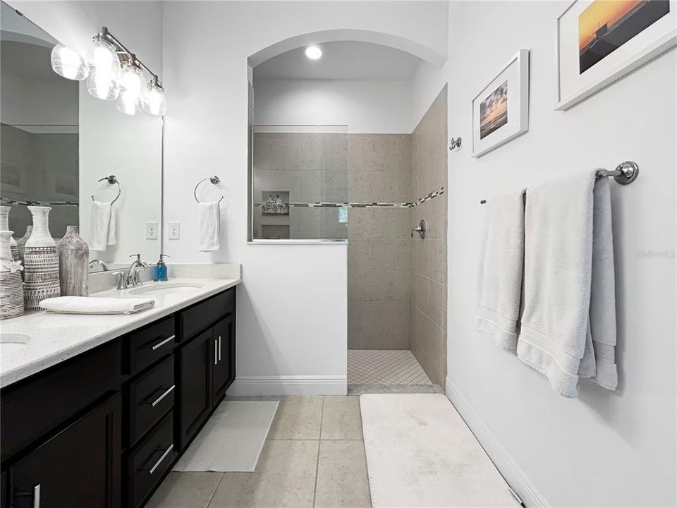 待售: $710,000 (4 贝兹, 4 浴室, 2733 平方英尺)