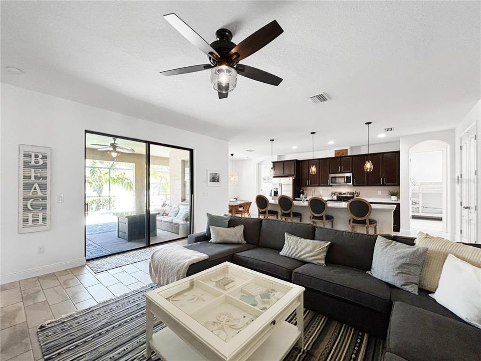 待售: $710,000 (4 贝兹, 4 浴室, 2733 平方英尺)