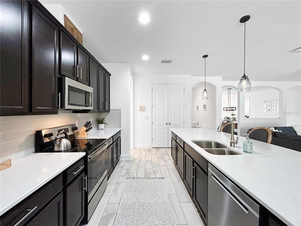 待售: $710,000 (4 贝兹, 4 浴室, 2733 平方英尺)