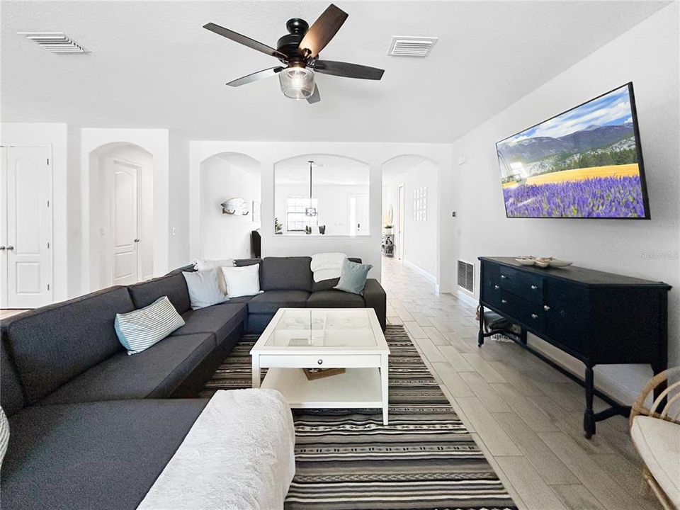 待售: $710,000 (4 贝兹, 4 浴室, 2733 平方英尺)