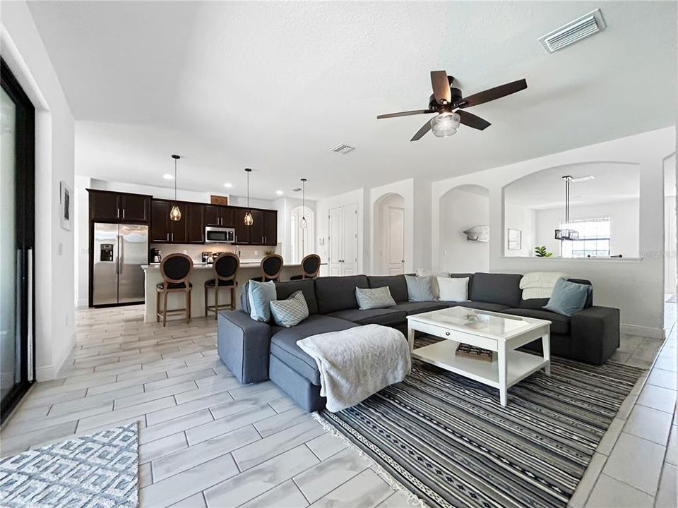 待售: $710,000 (4 贝兹, 4 浴室, 2733 平方英尺)