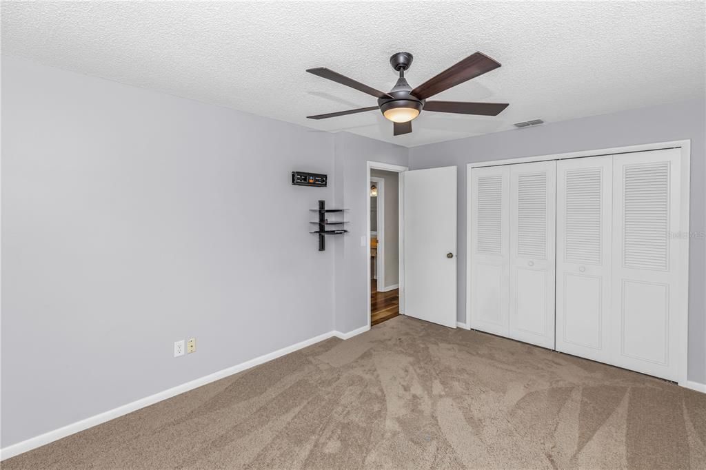 На продажу: $319,999 (3 спален, 2 ванн, 1337 Квадратных фут)