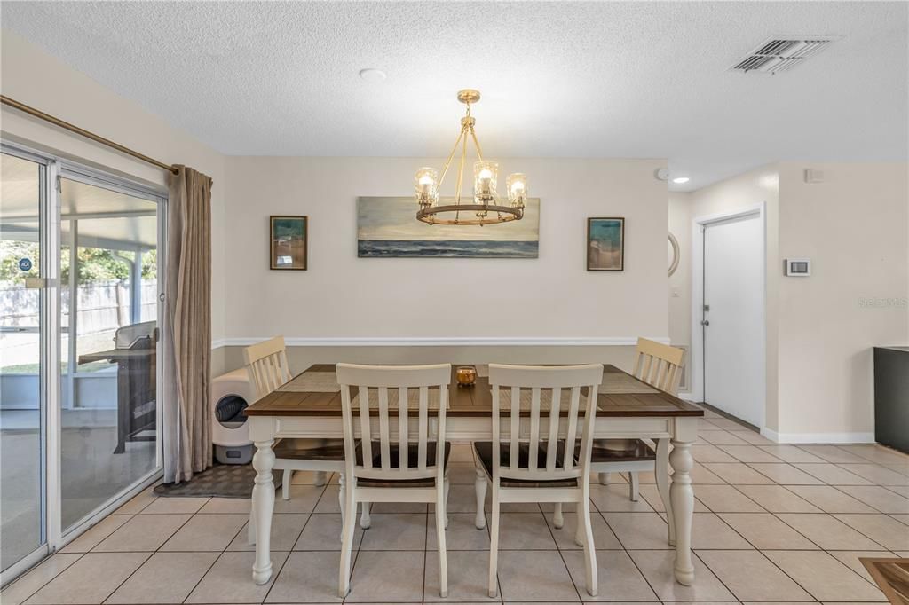 На продажу: $319,999 (3 спален, 2 ванн, 1337 Квадратных фут)