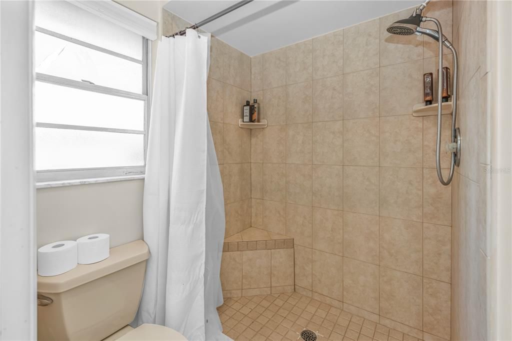 На продажу: $319,999 (3 спален, 2 ванн, 1337 Квадратных фут)