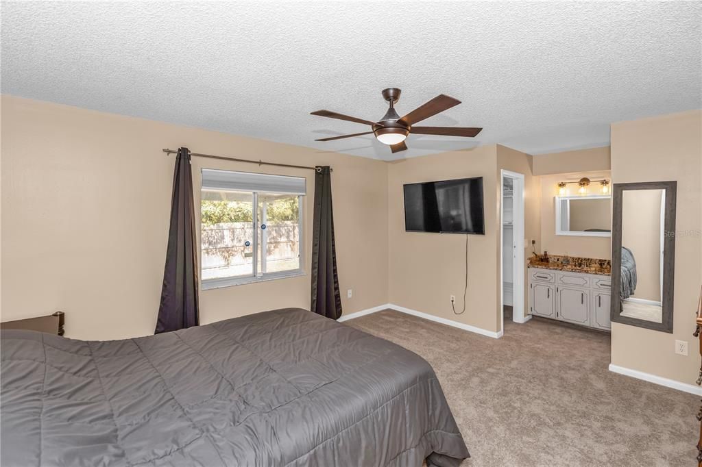 На продажу: $319,999 (3 спален, 2 ванн, 1337 Квадратных фут)