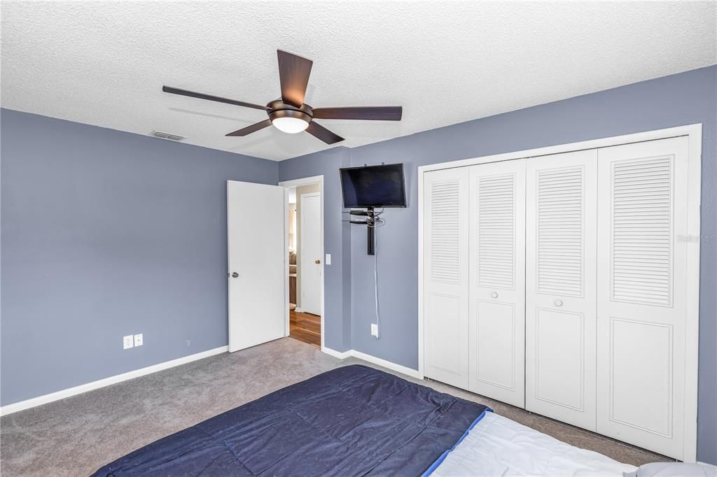 На продажу: $319,999 (3 спален, 2 ванн, 1337 Квадратных фут)