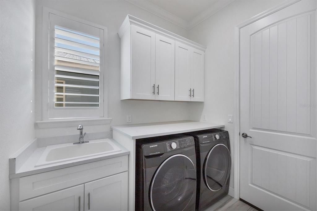 For Sale: $775,000 (3 beds, 3 baths, 2300 Square Feet)