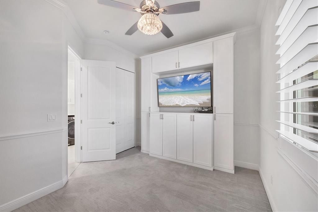 For Sale: $775,000 (3 beds, 3 baths, 2300 Square Feet)