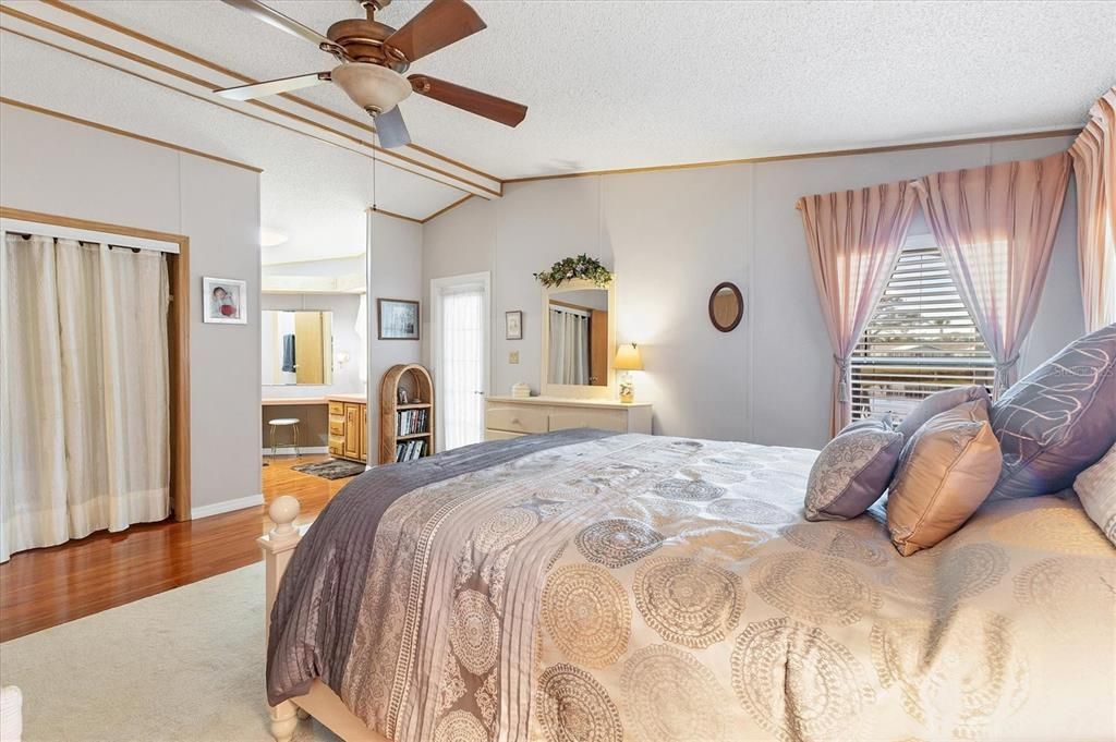 待售: $195,000 (2 贝兹, 2 浴室, 1177 平方英尺)