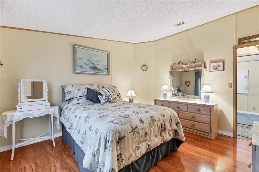 待售: $195,000 (2 贝兹, 2 浴室, 1177 平方英尺)