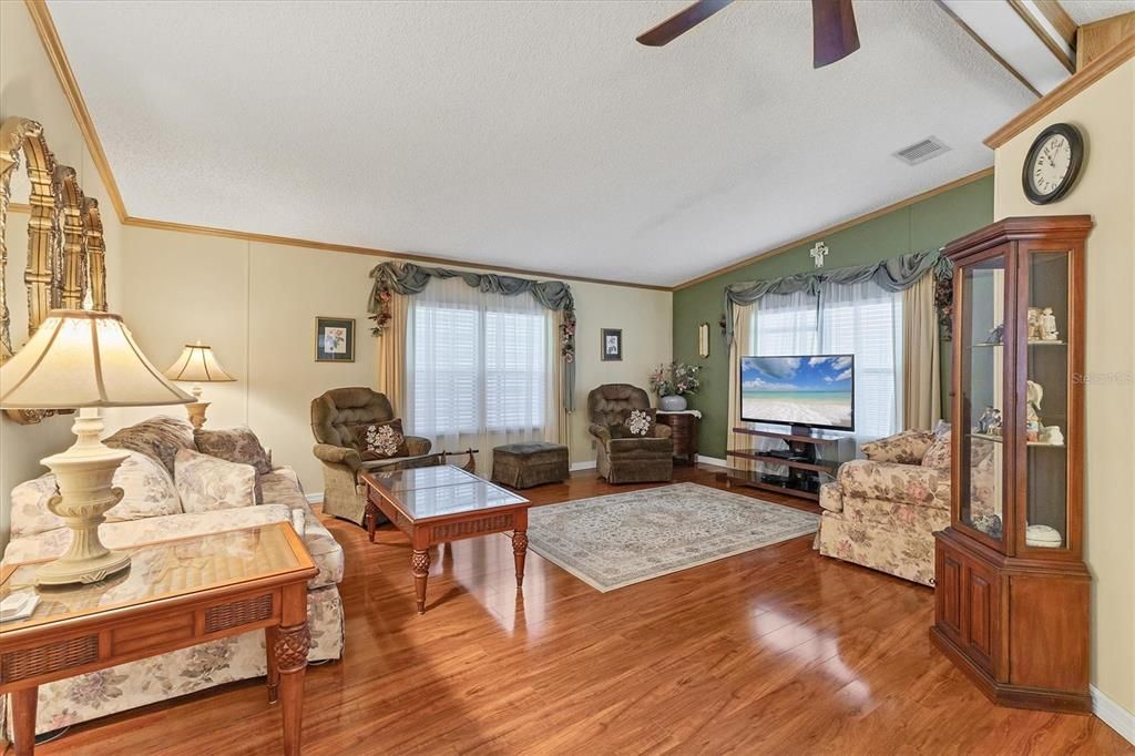 待售: $195,000 (2 贝兹, 2 浴室, 1177 平方英尺)