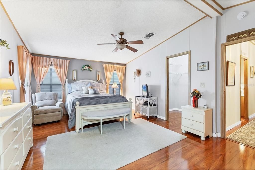 待售: $195,000 (2 贝兹, 2 浴室, 1177 平方英尺)