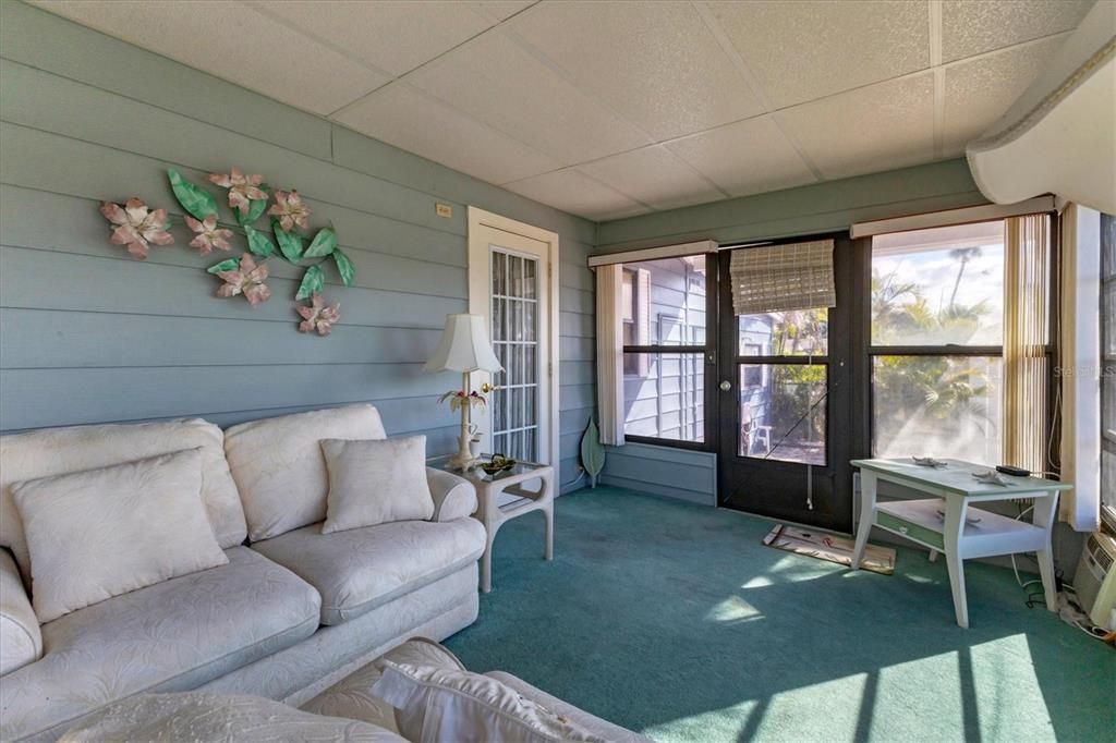 待售: $195,000 (2 贝兹, 2 浴室, 1177 平方英尺)